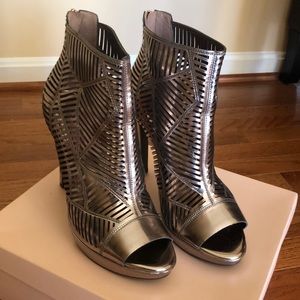 BCBG-Gabrielle Matte Bronze Metallic Booties Heel